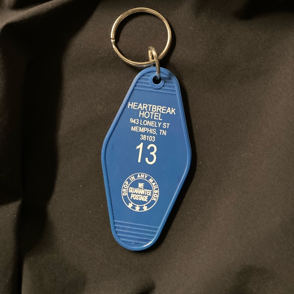 NEW~Heartbreak Hotel Vintage Brown Motel Key Fob